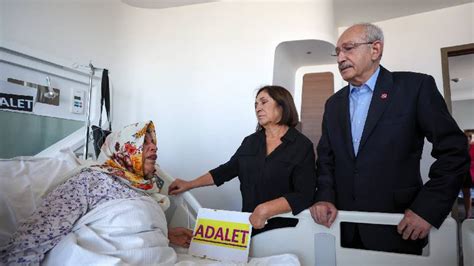 Kılıçdaroğlu ameliyat olan Emine Şenyaşar’ı ziyaret etti